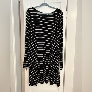Old Navy black and white striped dress. Size large